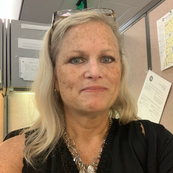 Meet your Posher, Tina - Picture 2 of 2